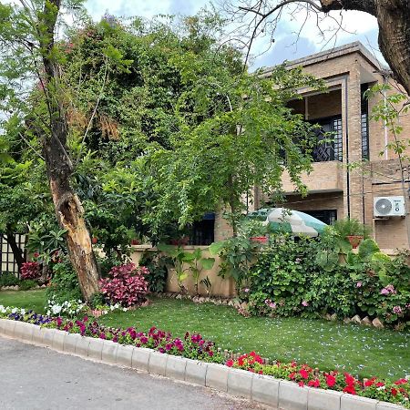 Riviera Courtyard Guest House Iszlámábád Kültér fotó