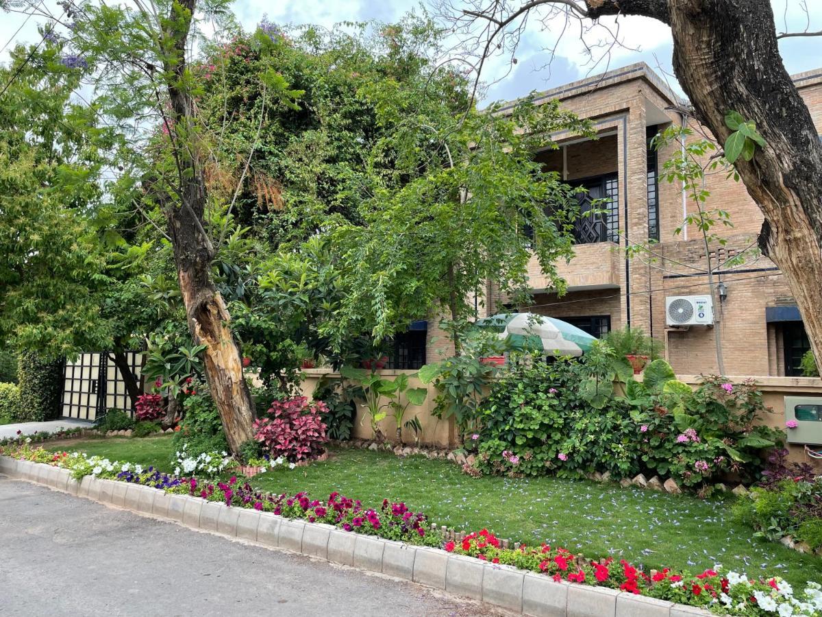 Riviera Courtyard Guest House Iszlámábád Kültér fotó
