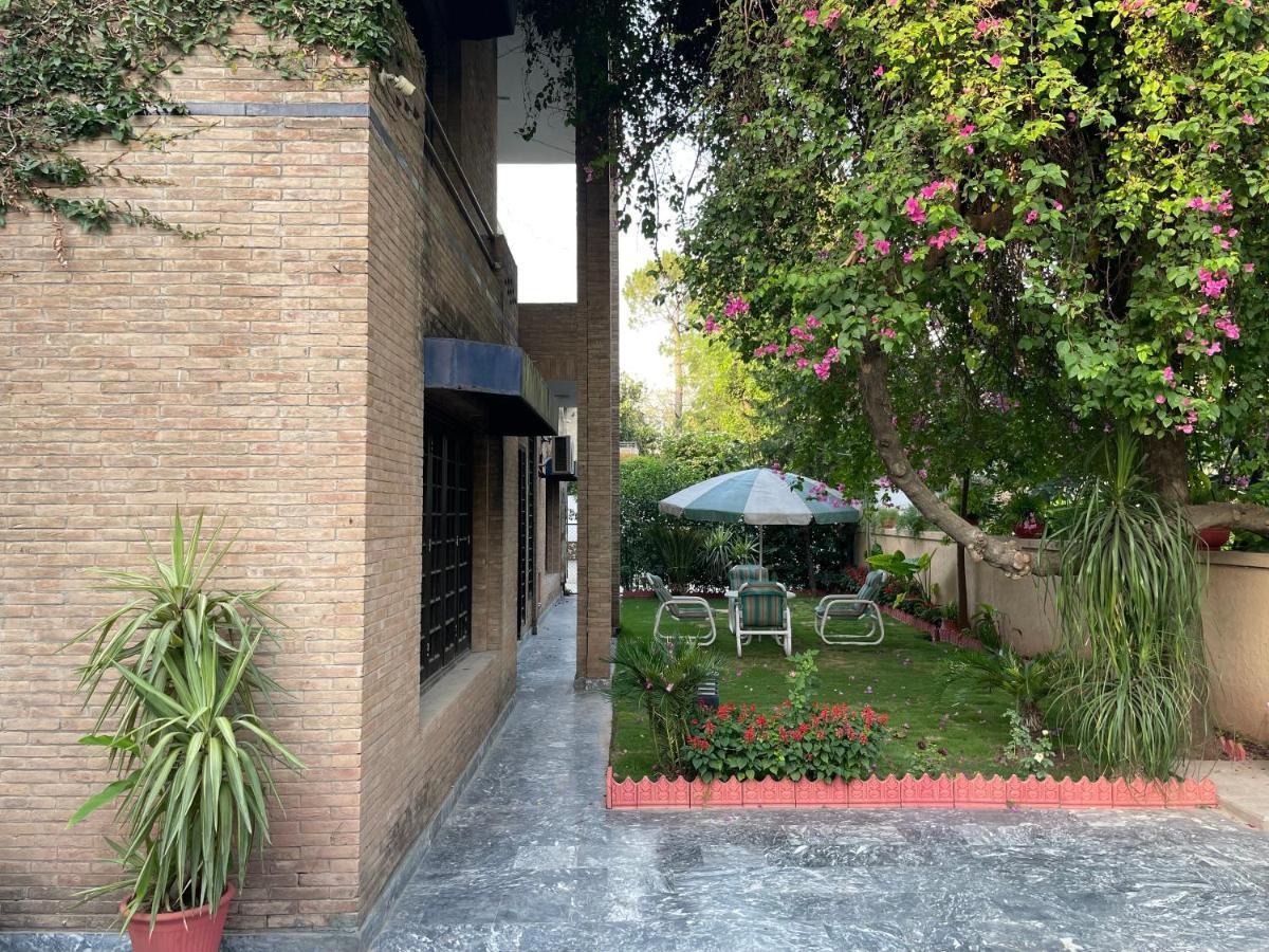 Riviera Courtyard Guest House Iszlámábád Kültér fotó