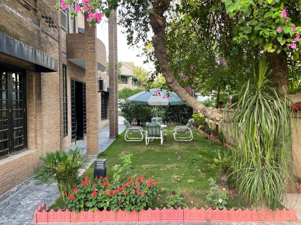 Riviera Courtyard Guest House Iszlámábád Kültér fotó
